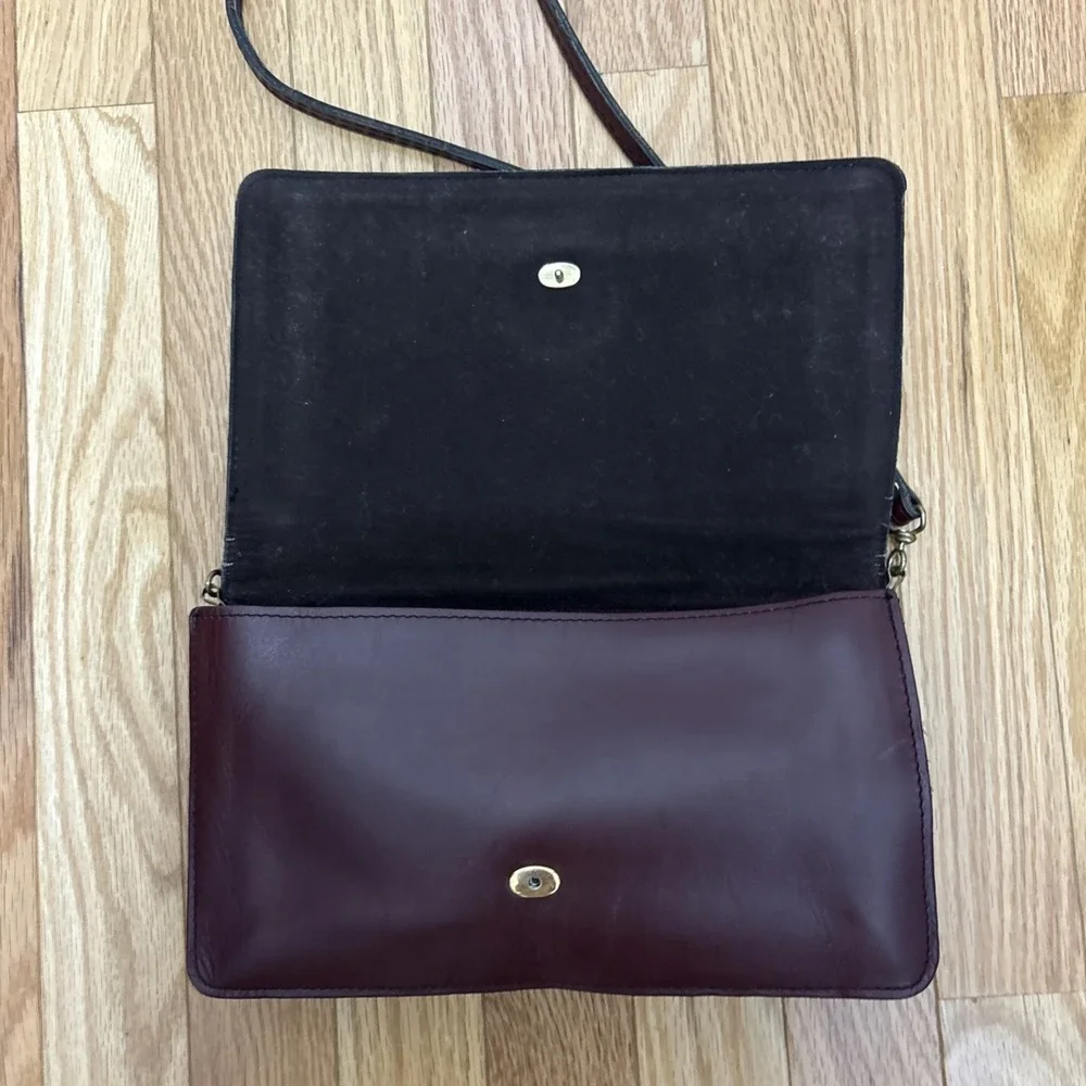 Vintage Convertible Burgundy Leather Crossbody Bag‎